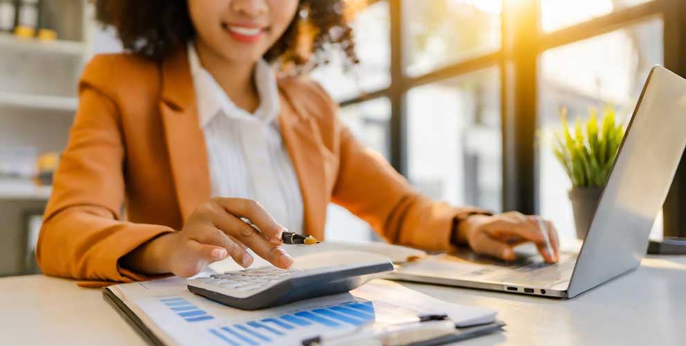 Monthly and quarterly bookkeeping with CPA-reviewed reports for Montreal business owners